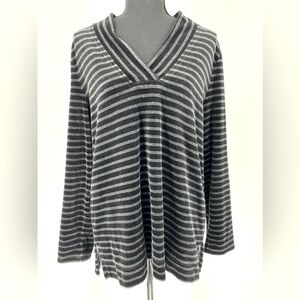 TALBOTS BLACK AND GREY STRIPE V-NECK SOFT VELOUR‎ PULLOVER
